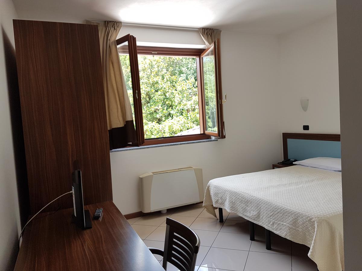 Hotel & Residence La Sibilla Cusiana Pettenasco Bagian luar foto