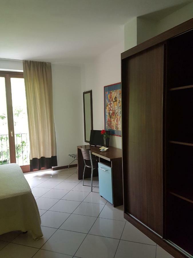 Hotel & Residence La Sibilla Cusiana Pettenasco Bagian luar foto